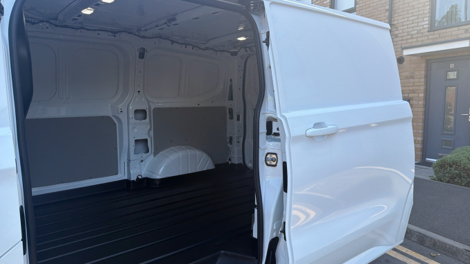 Ford Transit Custom 320 L1 Diesel Fwd 2.0 EcoBlue 136ps H1 Van Limited Auto - Image 5